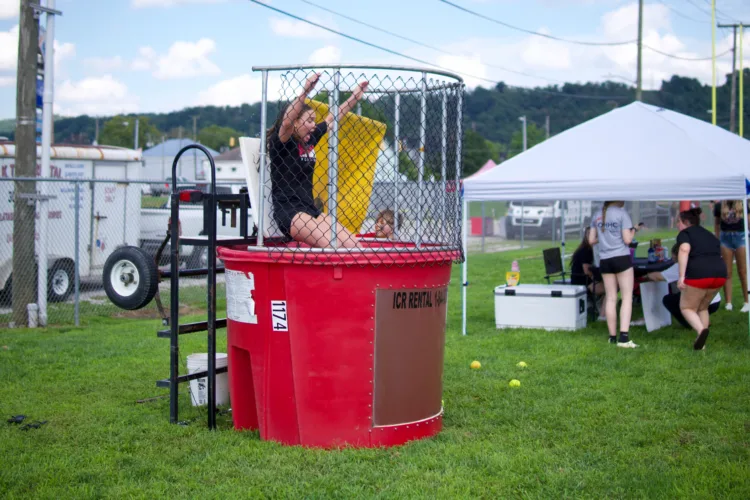 Bellaire shows school spirit with tailgate event